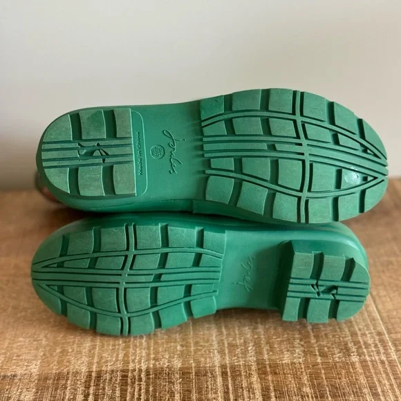 Joules Wellies in Green Floral Print - Picture 9 of 9